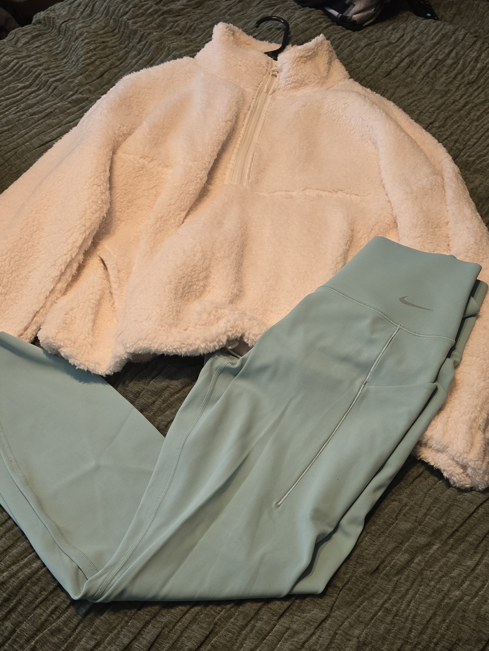 Nike Leggings & Cream Sherpa Half-Zip Jacket Set Brand New